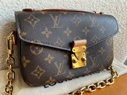 Louis Vuitton Pochette Metis East West Monogram (RRP £2,270)