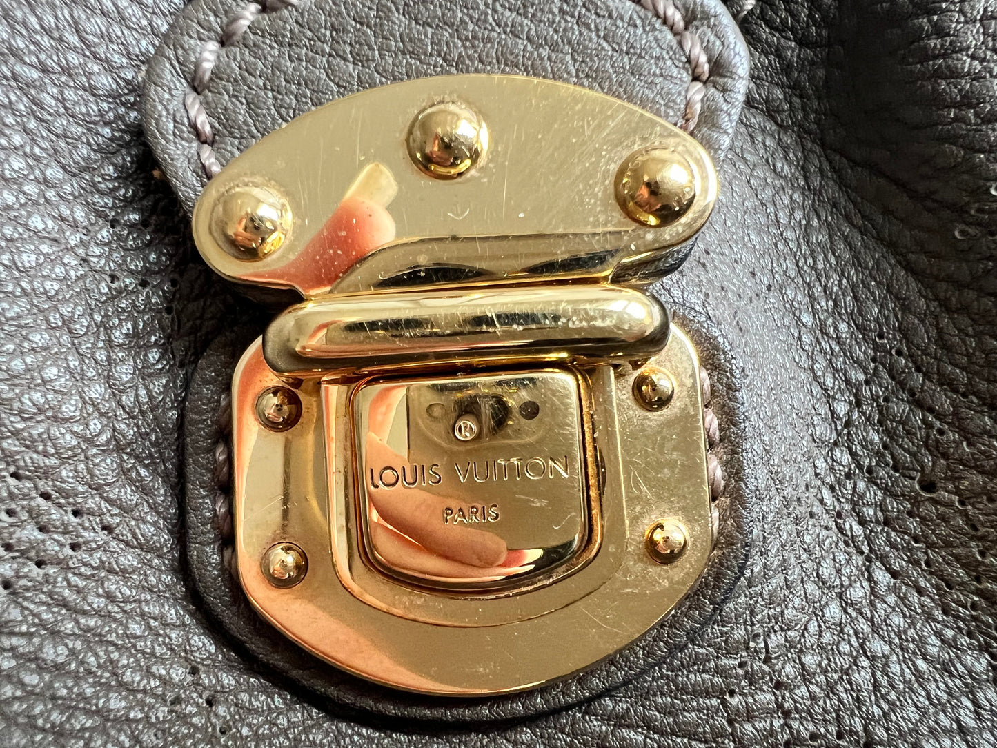 Louis Vuitton Gris Pearl Monogram Mahina Leather L Bag
