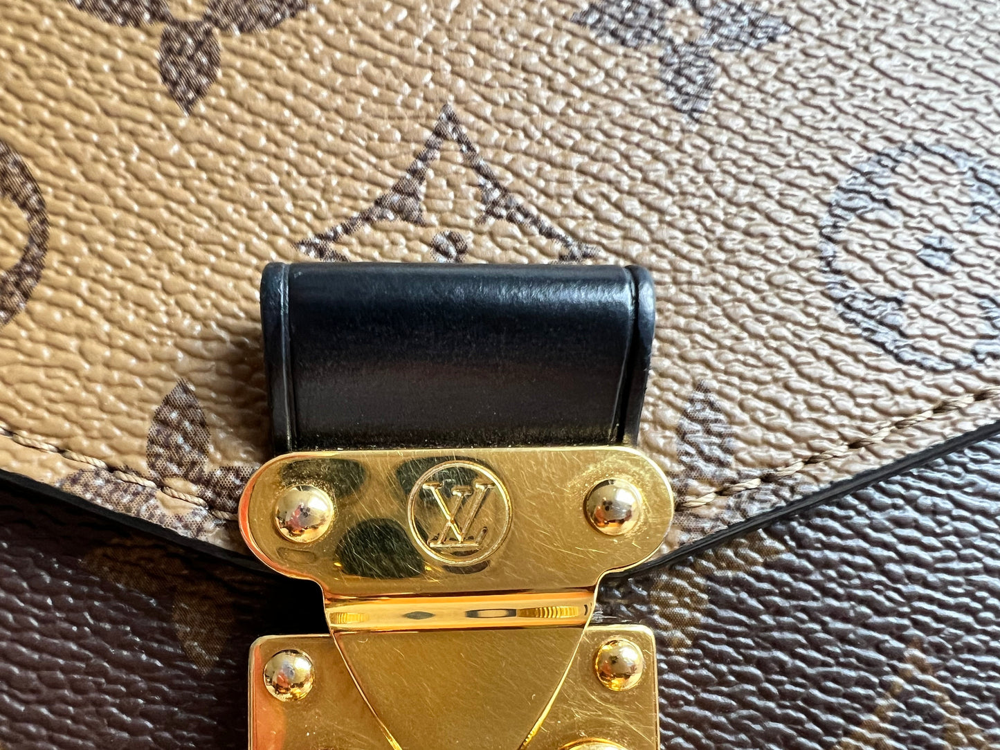 Louis Vuitton Pochette Metis Reverse Monogram (RRP £2,020)