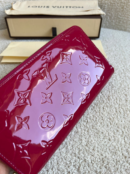Louis Vuitton Zippy Wallet in Rose Indien Vernis Patent