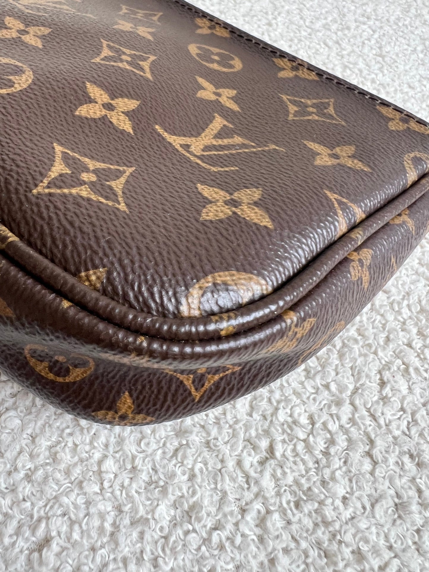 Louis Vuitton Pochette Monogram
