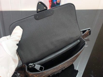 Louis Vuitton S Lock Sling Bag