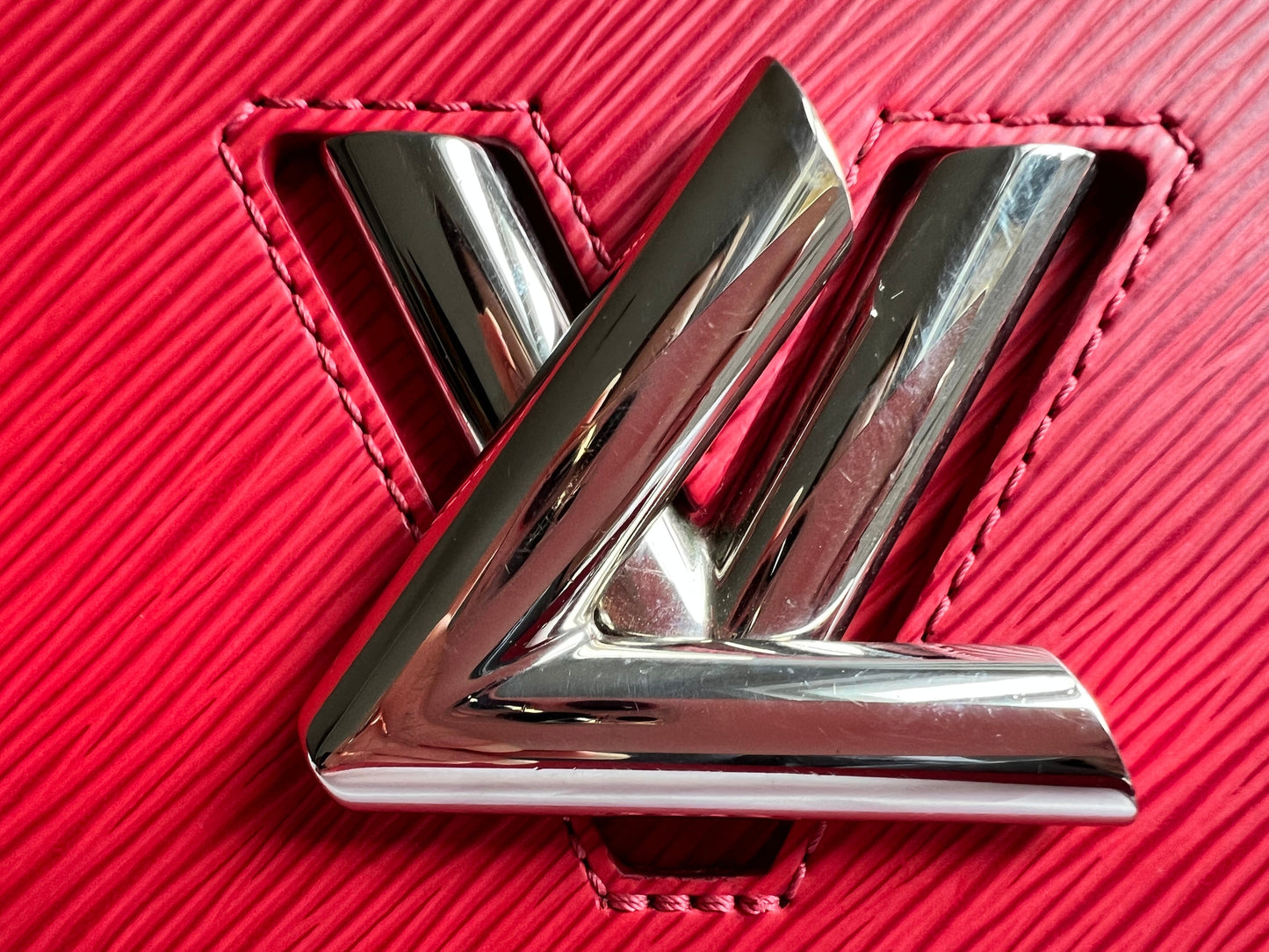 Louis Vuitton Coquelicot Twist MM Shoulder Bag (RRP £3450)