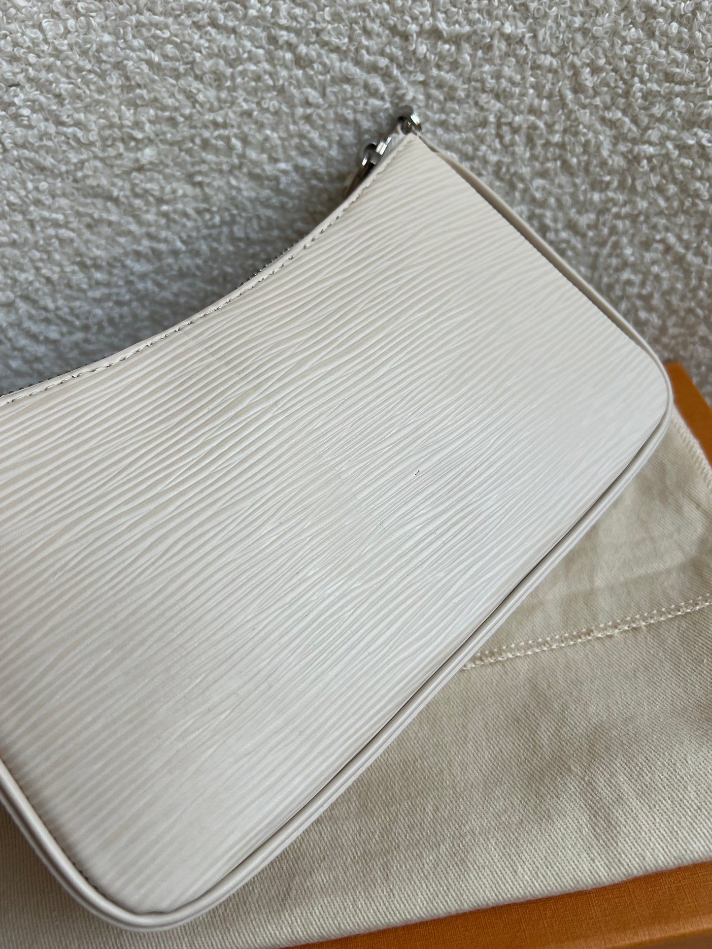 Louis Vuitton Easy Pouch Creme Epi (RRP £1320)