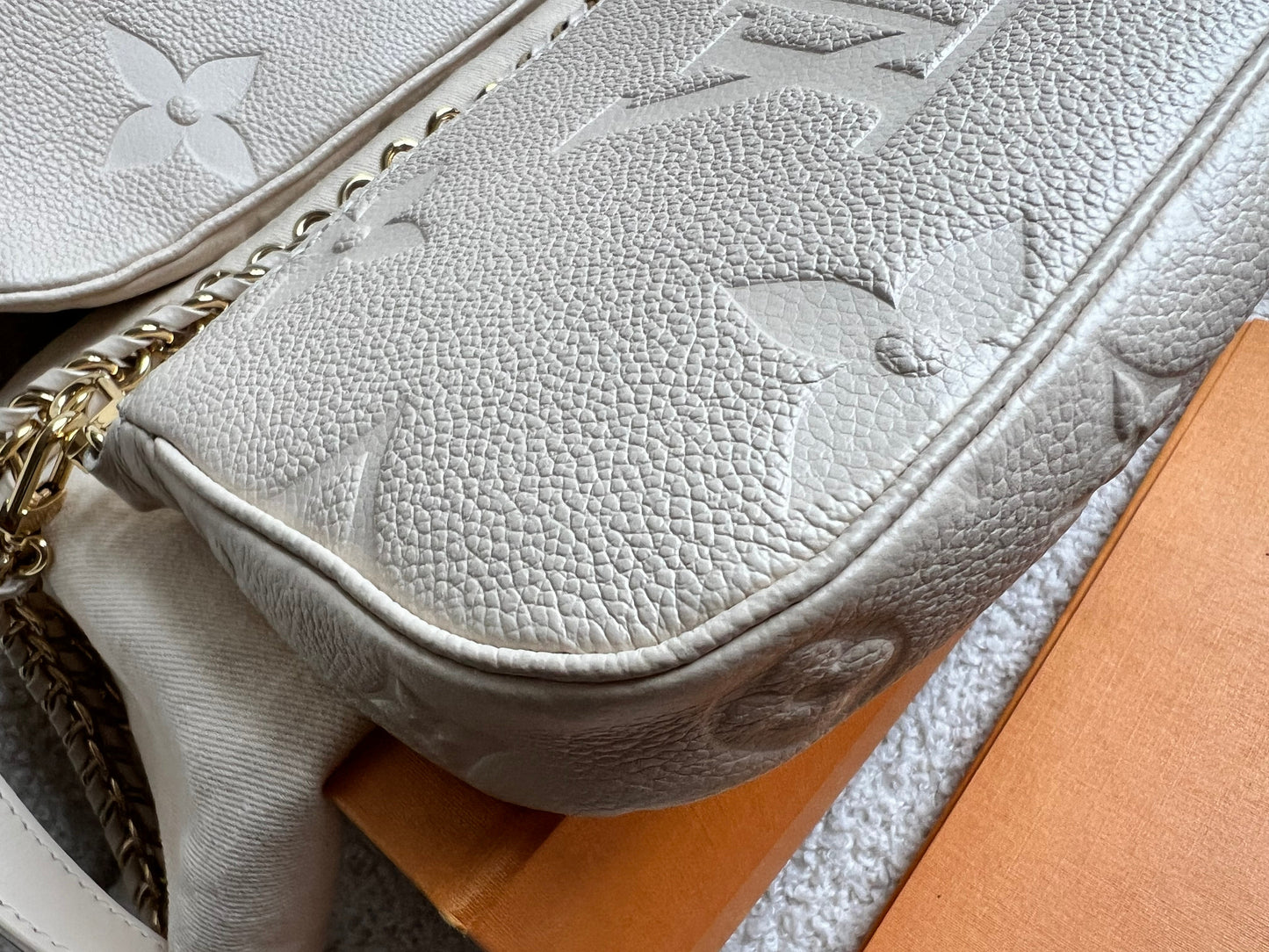 Louis Vuitton Multi Pochette Accessoires Creme Empreinte (RRP £2140)
