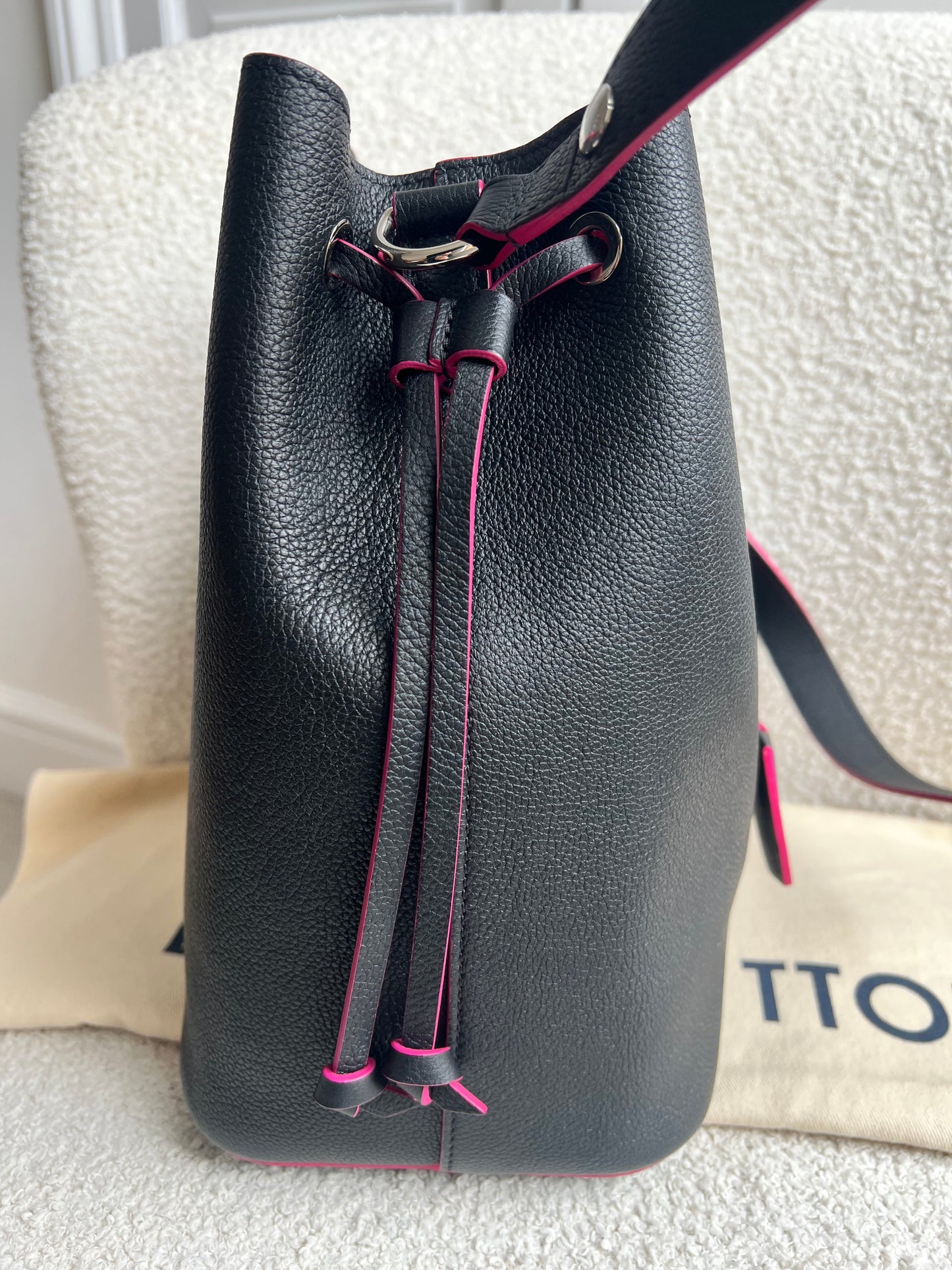 Louis Vuitton Lockme Bucket Bag in Black and Pink (RRP £2050)