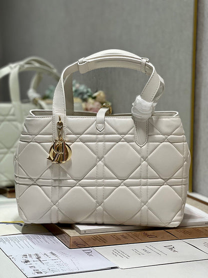 Chanel Luxury Handbag Style 362