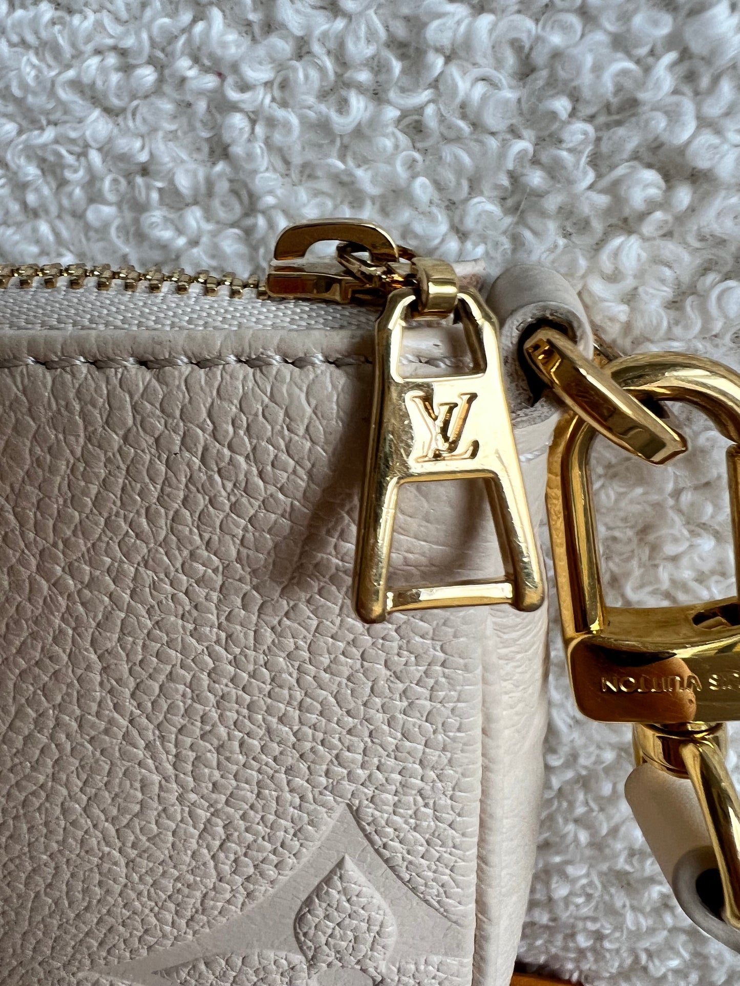Louis Vuitton Multi Pochette Accessoires Creme Empreinte (RRP £2140)