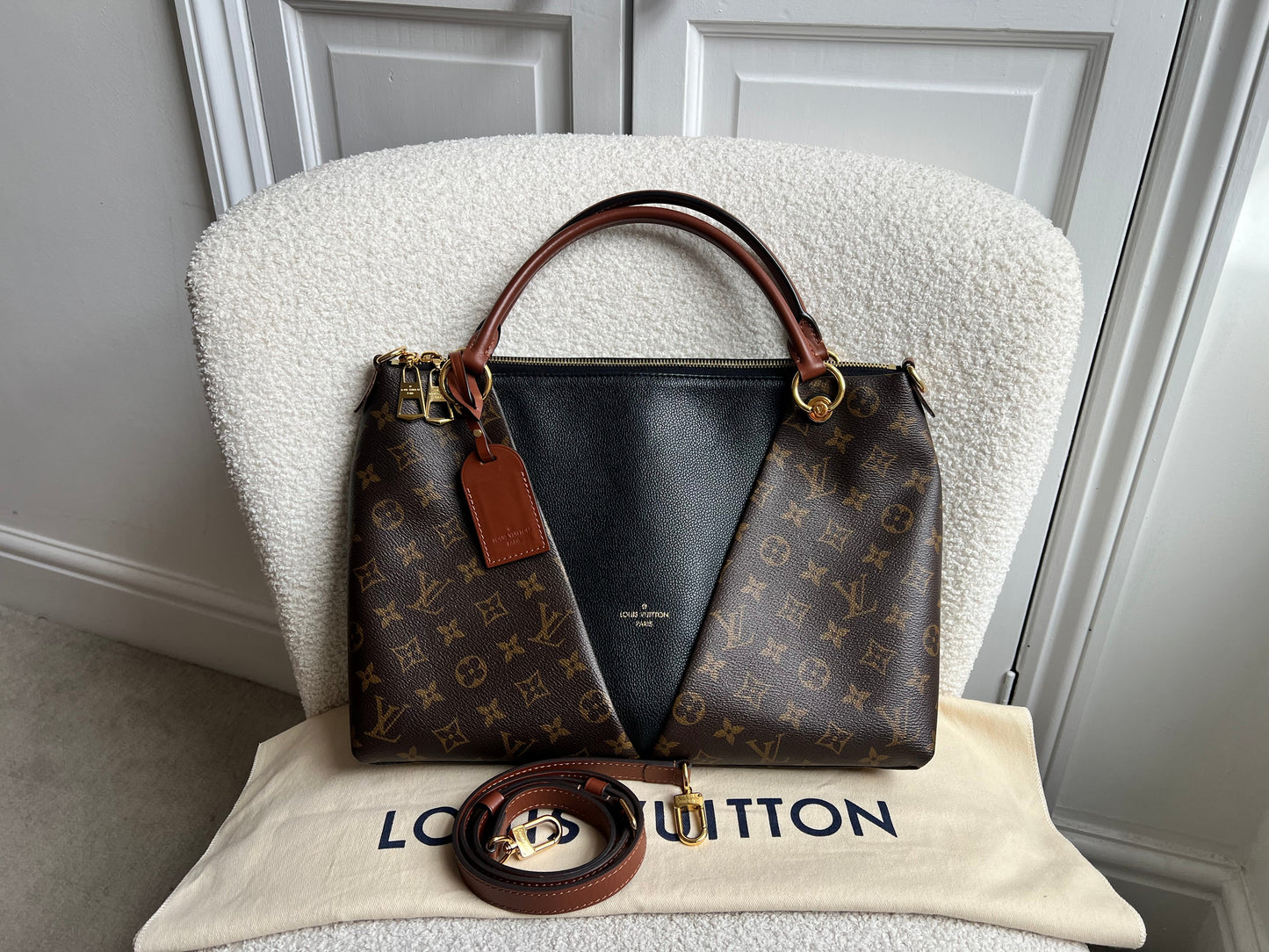 Louis Vuitton V Tote MM Tan and Monogram Canvas (RRP £1,890)