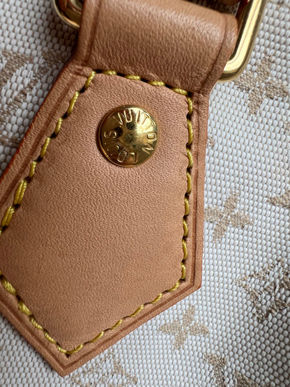 Louis Vuitton Speedy Bandouliere 20 Mastic Cream (£2420)