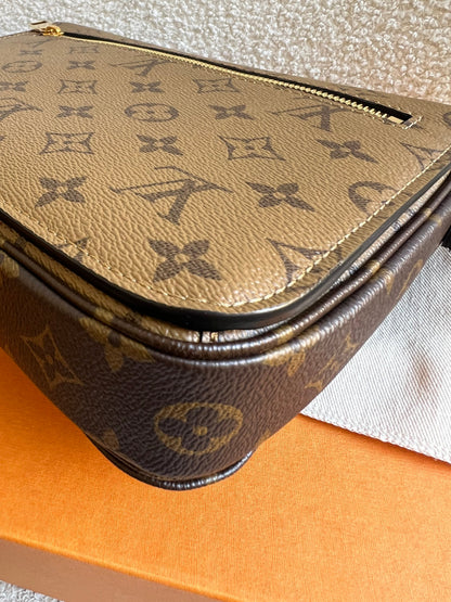 Louis Vuitton Pochette Metis Reverse Monogram (RRP £2,060)