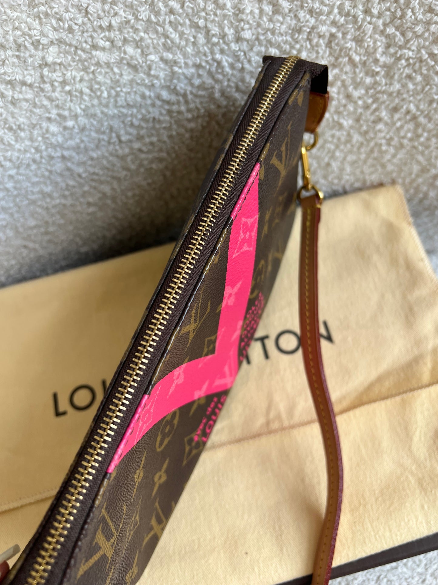 Louis Vuitton Pochette Accessoires Grenade Monogram V