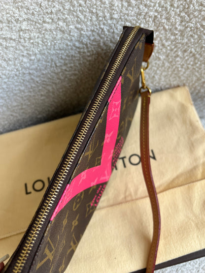 Louis Vuitton Pochette Accessoires Grenade Monogram V
