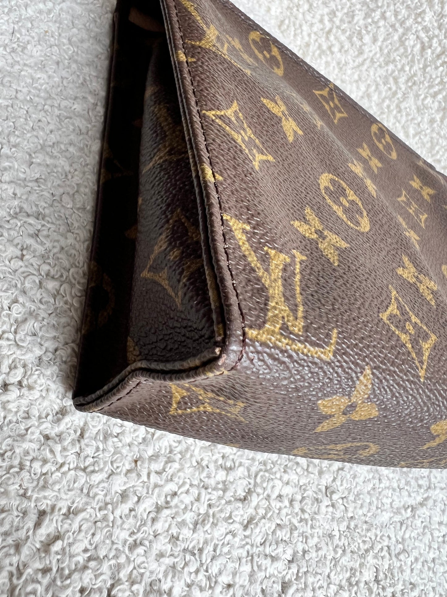 Louis Vuitton Toiletry Pouch 19 Monogram