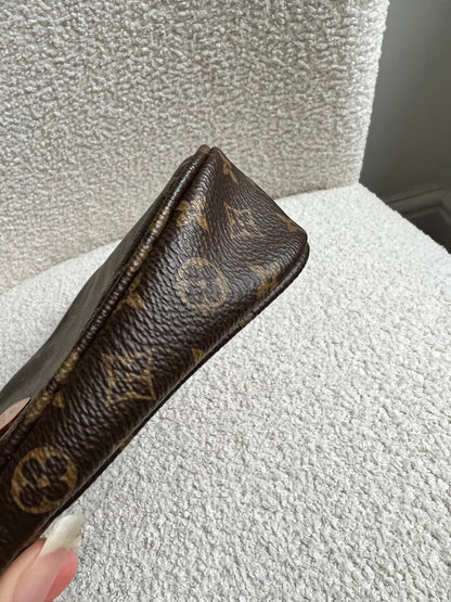 Louis Vuitton Pochette Monogram