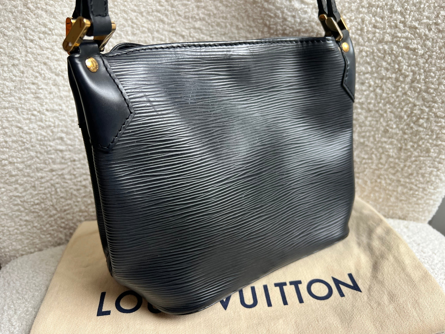 Louis Vuitton Mandara PM in Black Epi