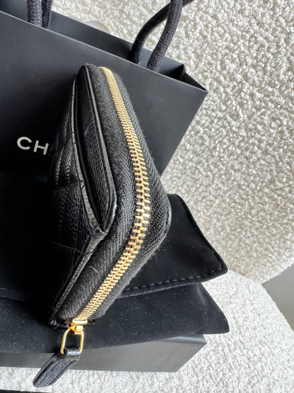 Chanel Black Quilted Caviar Zip Round Purse with Gold Hardware (RRP £550)