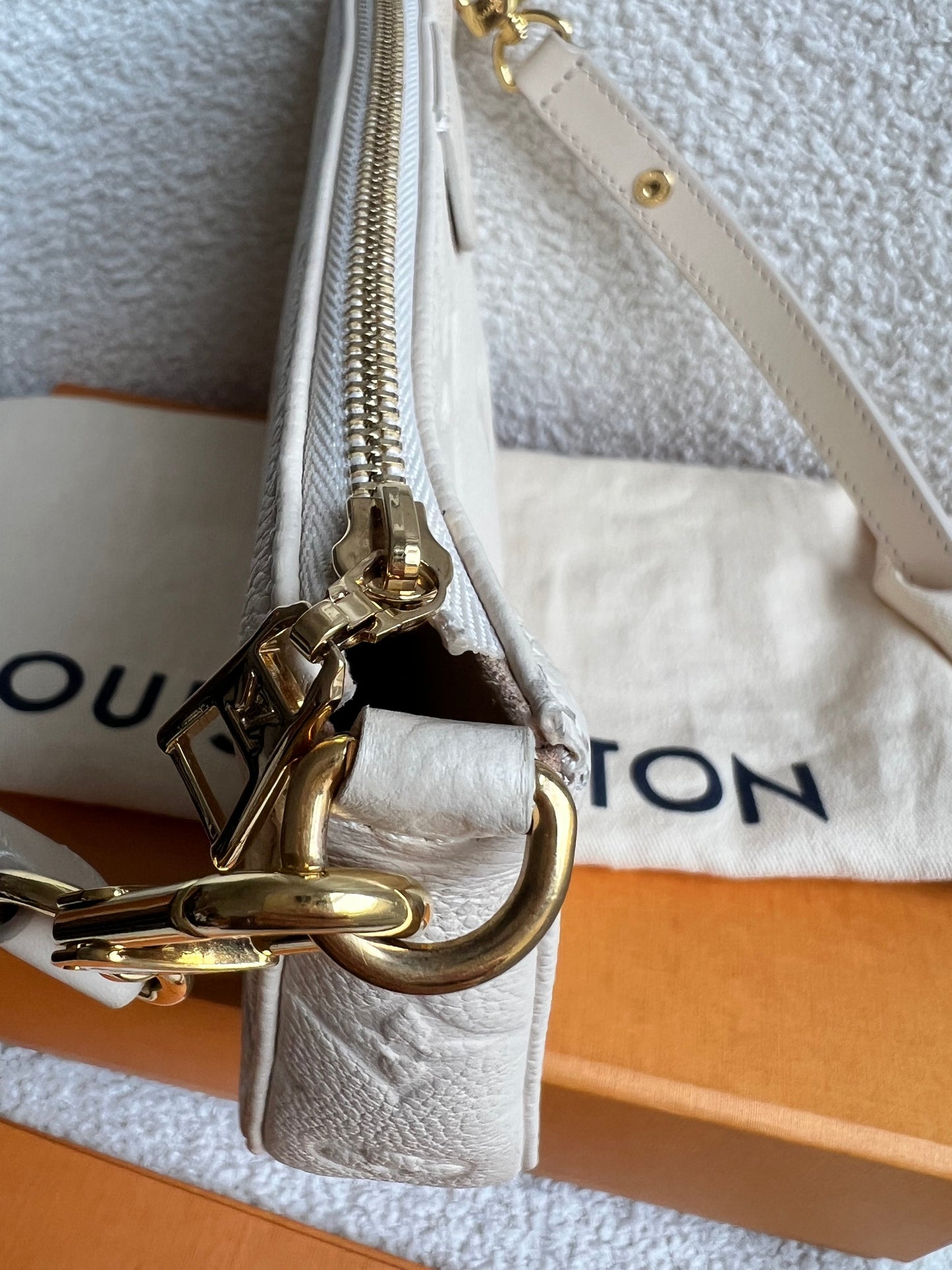 Louis Vuitton Multi Pochette Accessoires Creme Empreinte (RRP £2140)