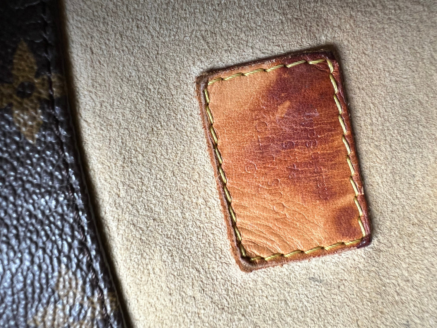 Louis Vuitton Artsy MM Monogram (RRP £1,940)