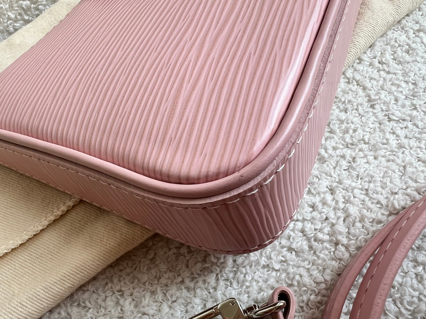 Louis Vuitton Easy Pouch Rose Ballerine Epi (RRP £1320)