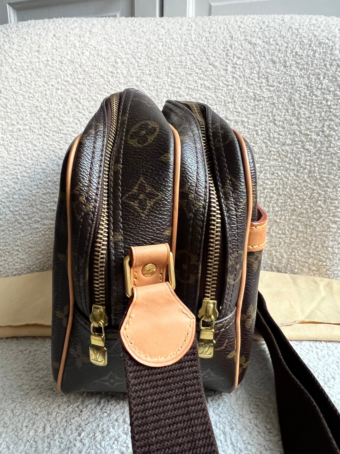 Lous Vuitton Reporter Monogram