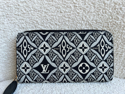 Louis Vuitton Zippy Wallet in Monogram Jacquard