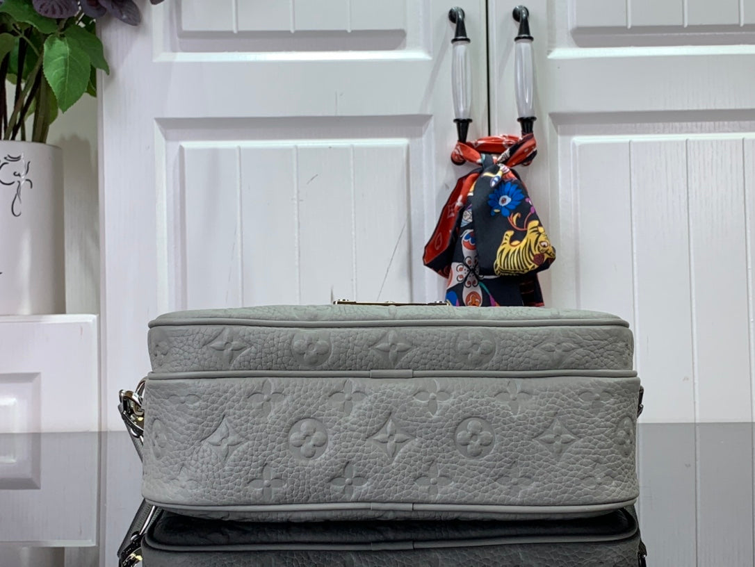 Louis Vuitton S Lock Messenger  Bag