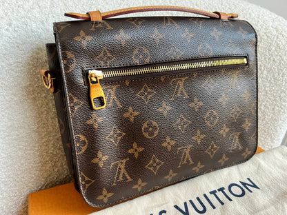 Louis Vuitton Pochette Metis Monogram (RRP £2,020)