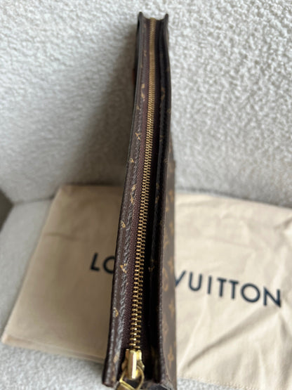 Louis Vuitton Toiletry Pouch 26 Monogram
