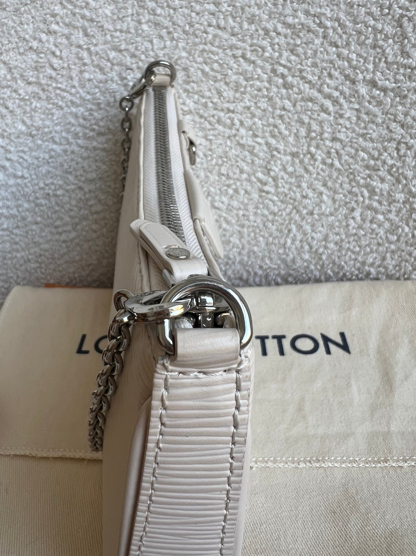 Louis Vuitton Easy Pouch Creme Epi (RRP £1320)