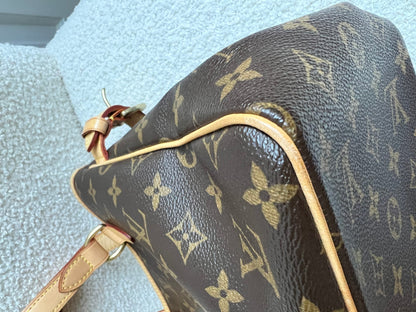 Louis Vuitton Batignolles in Monogram Canvas