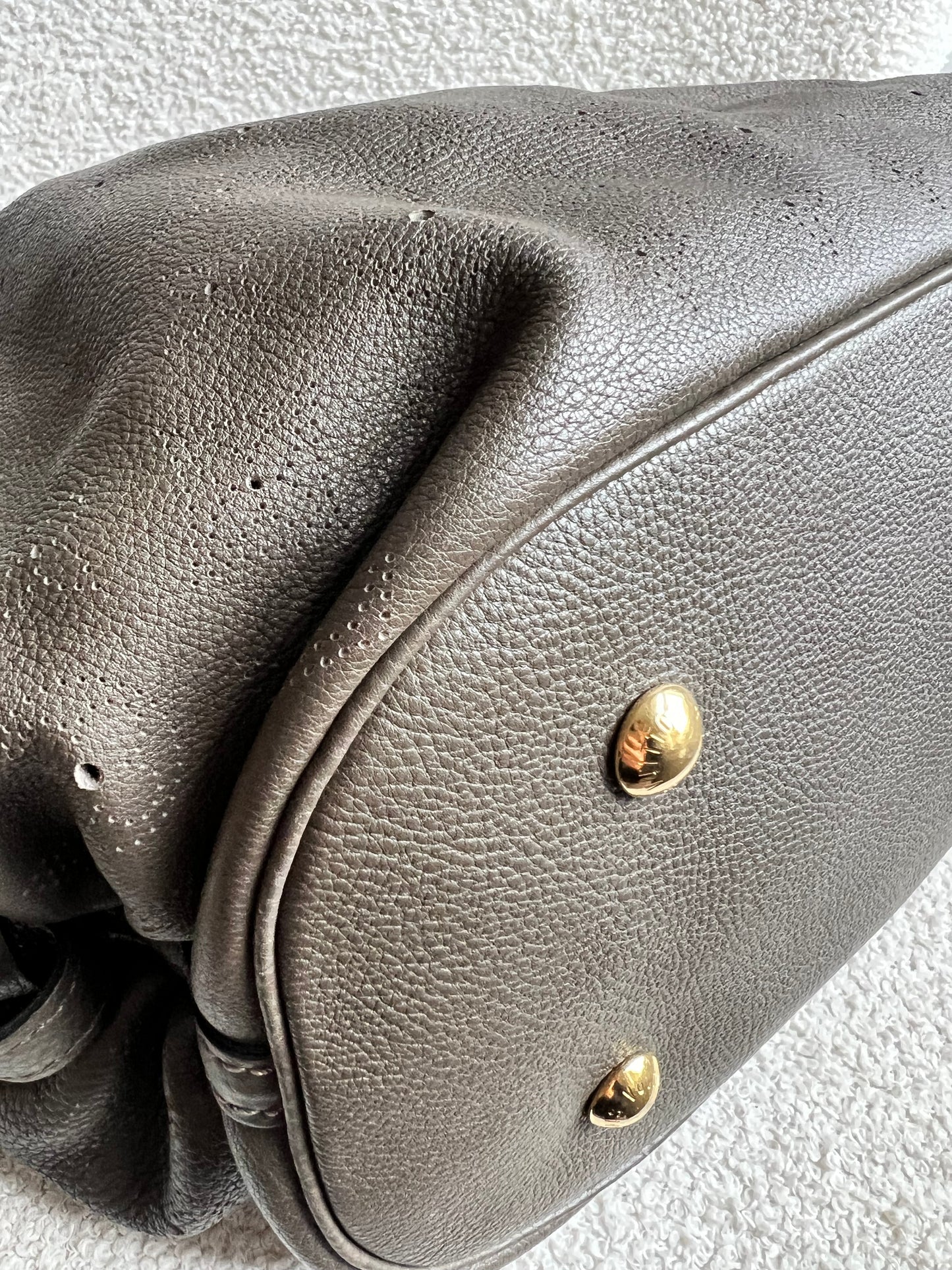 Louis Vuitton Gris Pearl Monogram Mahina Leather L Bag