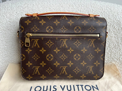 Louis Vuitton Pochette Metis Monogram (RRP £2,020)