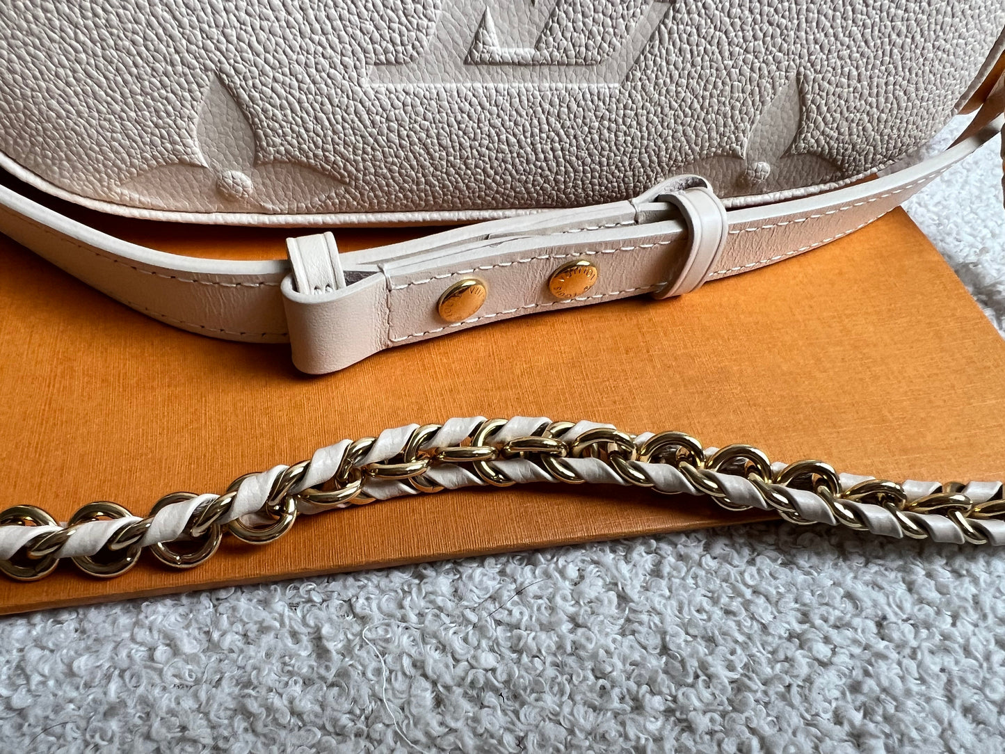 Louis Vuitton Multi Pochette Accessoires Creme Empreinte (RRP £2140)