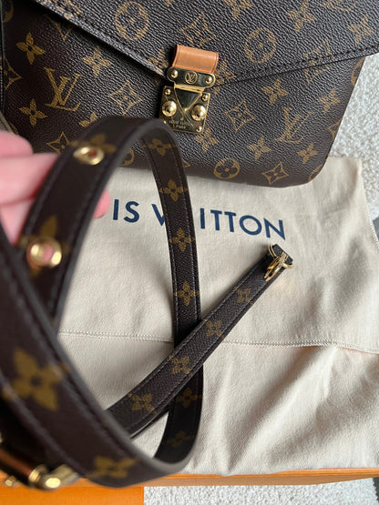 Louis Vuitton Pochette Metis Monogram (RRP £2,020)
