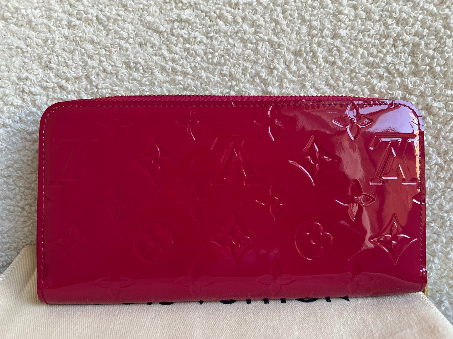 Louis Vuitton Zippy Wallet in Rose Indien Vernis Patent