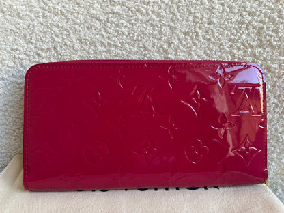 Louis Vuitton Zippy Wallet in Rose Indien Vernis Patent