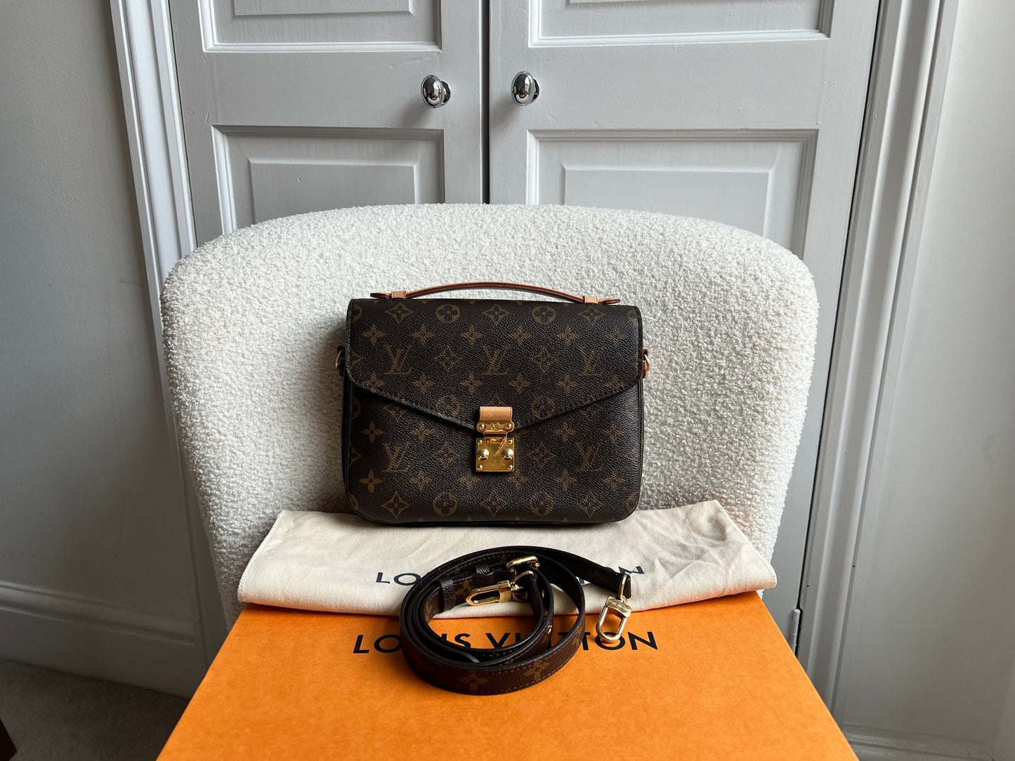 Louis Vuitton Pochette Metis Monogram (RRP £2,020)