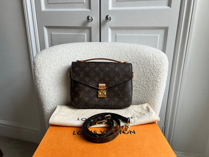 Louis Vuitton Pochette Metis Monogram (RRP £2,020)