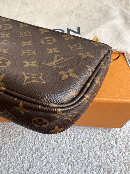 Louis Vuitton Multi Pochette Accessoires Rose Chiaro (RRP £2070)