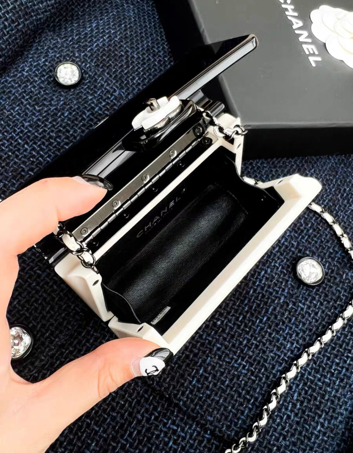 Chanel Luxury Leather Black Shoulder Bag Style 3
