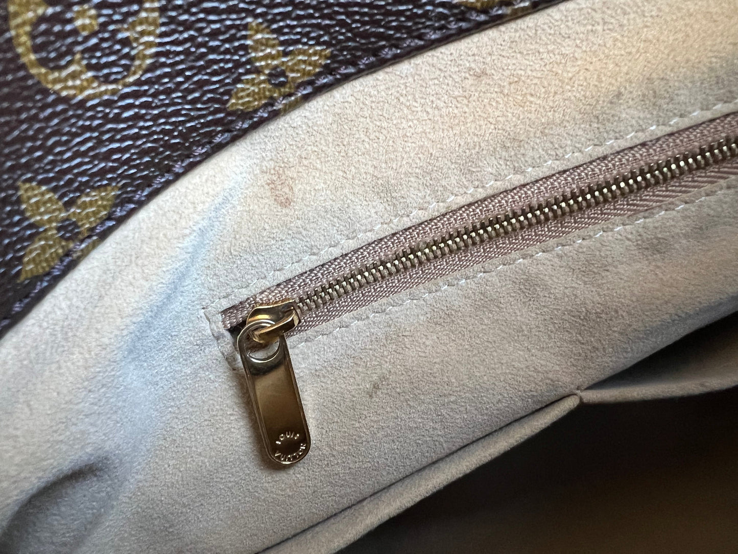 Louis Vuitton Artsy MM Monogram (RRP £1,940)
