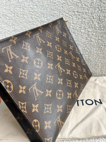 Louis Vuitton Toiletry Pouch 26 Monogram