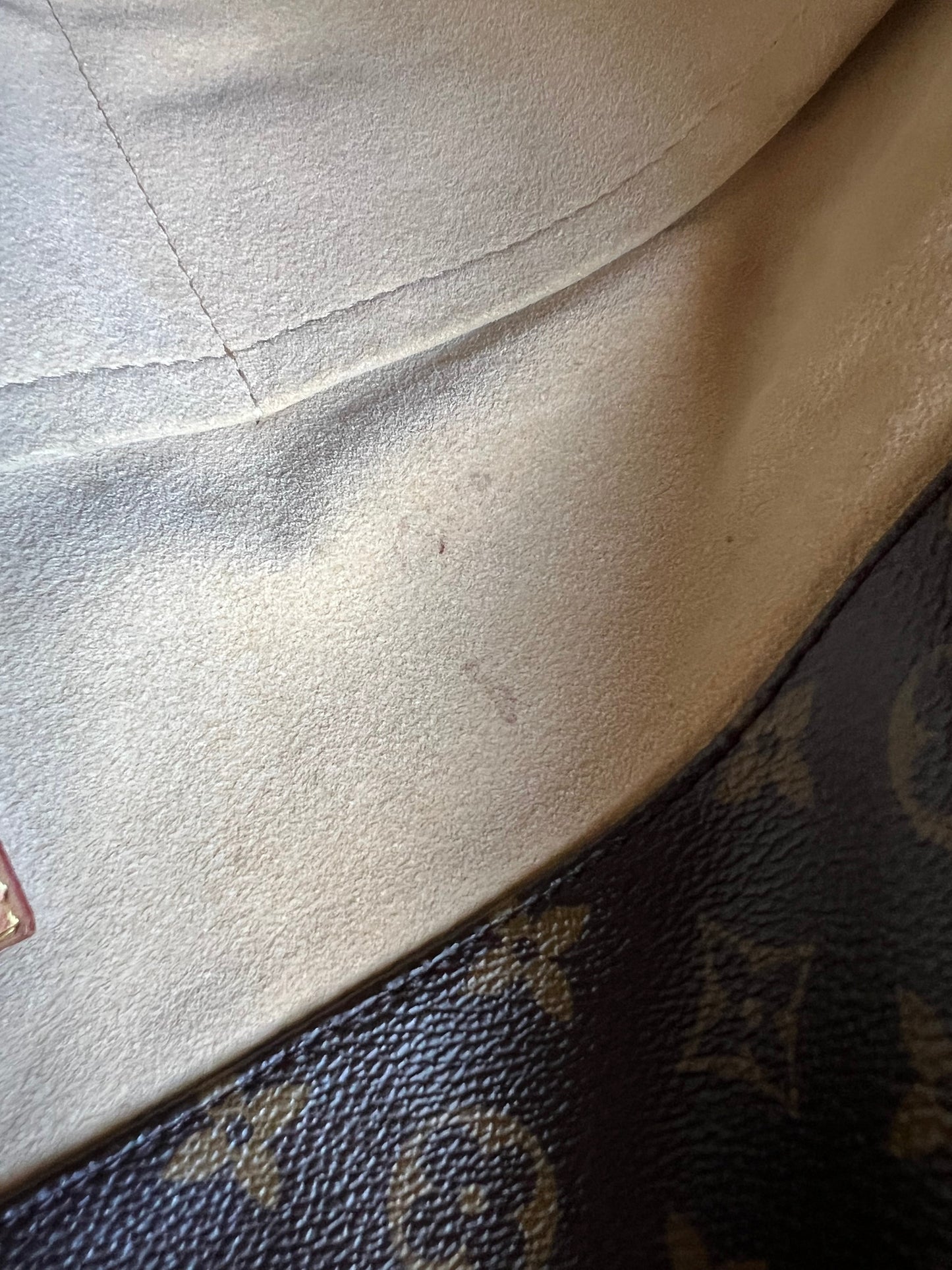 Louis Vuitton Artsy MM Monogram (RRP £1,940)