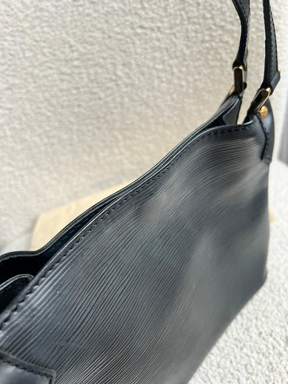 Louis Vuitton Mandara PM in Black Epi