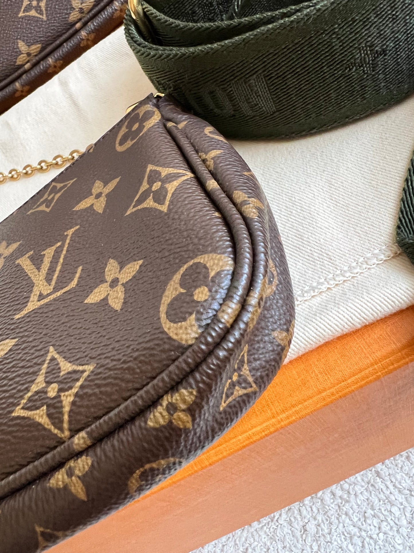 Louis Vuitton Multi Pochette Accessoires Khaki (RRP £2030)