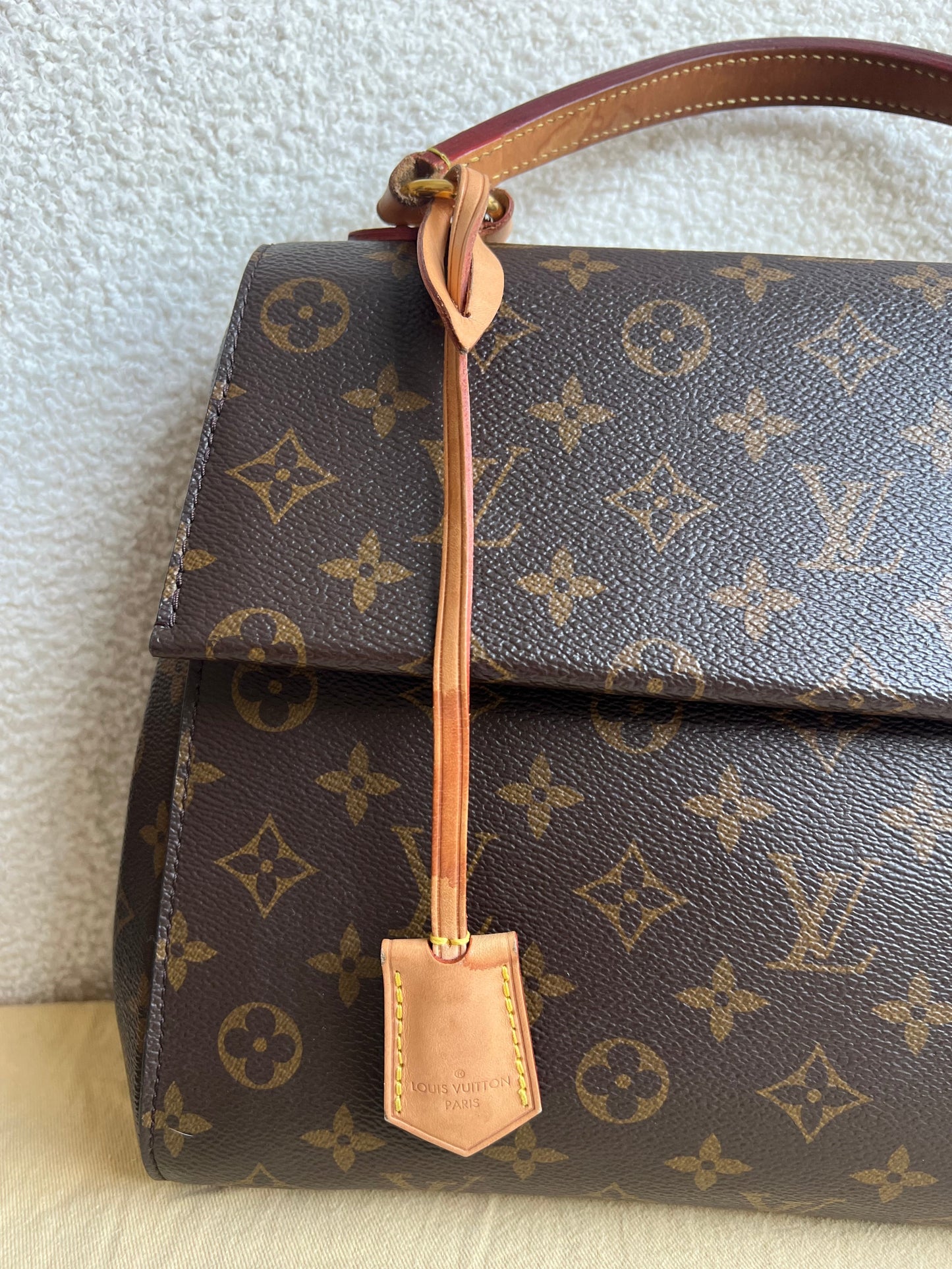 Louis Vuitton Cluny MM Monogram (RRP £1890)