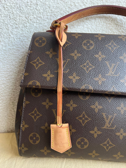 Louis Vuitton Cluny MM Monogram (RRP £1890)
