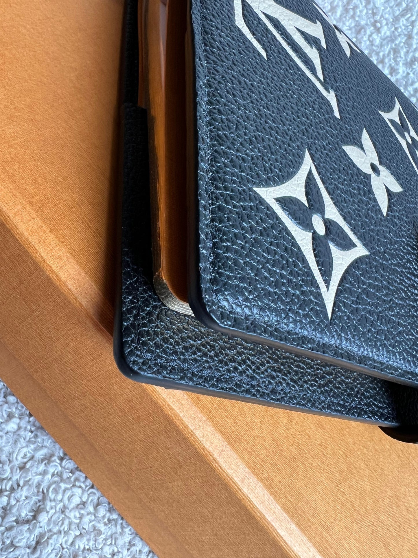 Louis Vuitton Notebook Cover Paul MM in Bicolour Giant Monogram