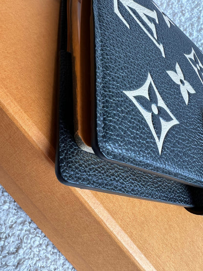 Louis Vuitton Notebook Cover Paul MM in Bicolour Giant Monogram